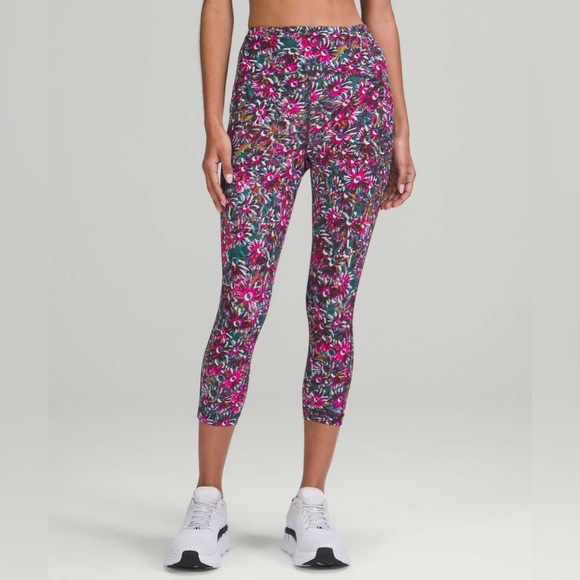 Lululemon Swift Speed High-Rise Crop 21"
Floral Electric Multi - Picture 3 of 9